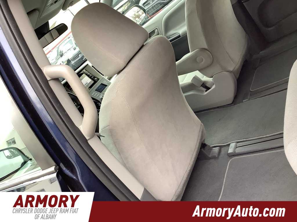 Thumbnail: 2020 Toyota Sienna - 23