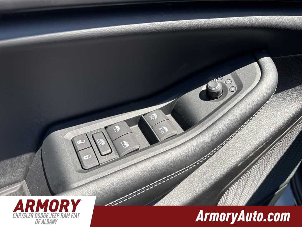 Thumbnail: 2025 Jeep Grand Cherokee - 8