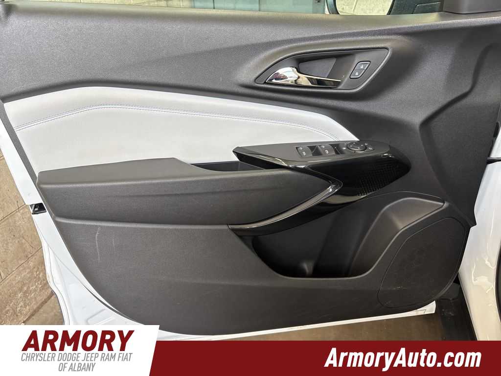 Thumbnail: 2025 Chevrolet Trax - 7