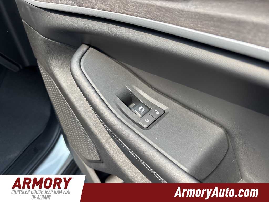 Thumbnail: 2025 Jeep Grand Cherokee - 32