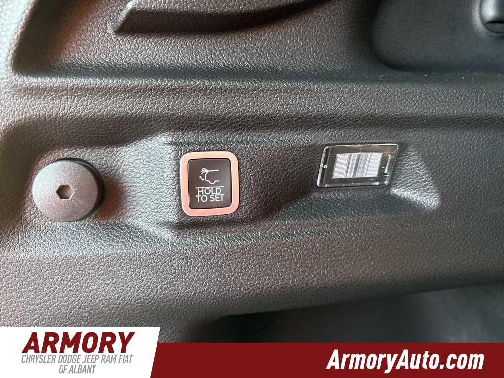 Thumbnail: 2025 Jeep Grand Cherokee L - 30