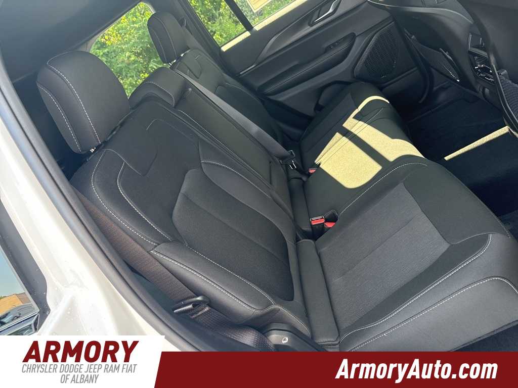 Thumbnail: 2025 Jeep Grand Cherokee - 16