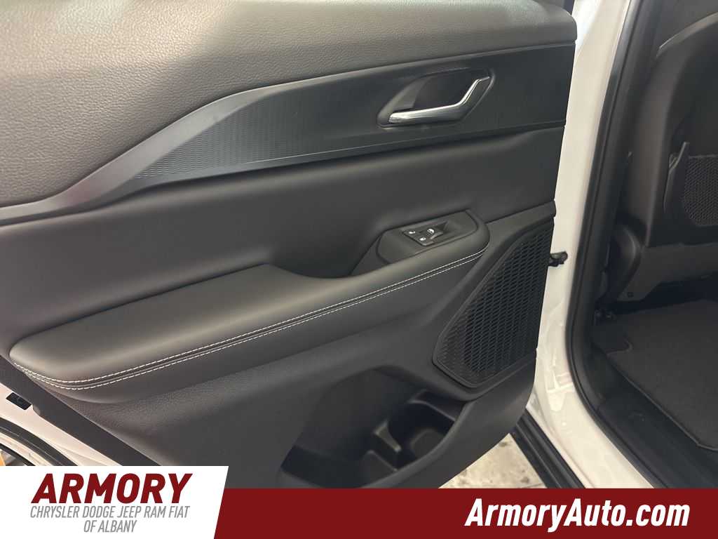 Thumbnail: 2026 Jeep Grand Cherokee - 23