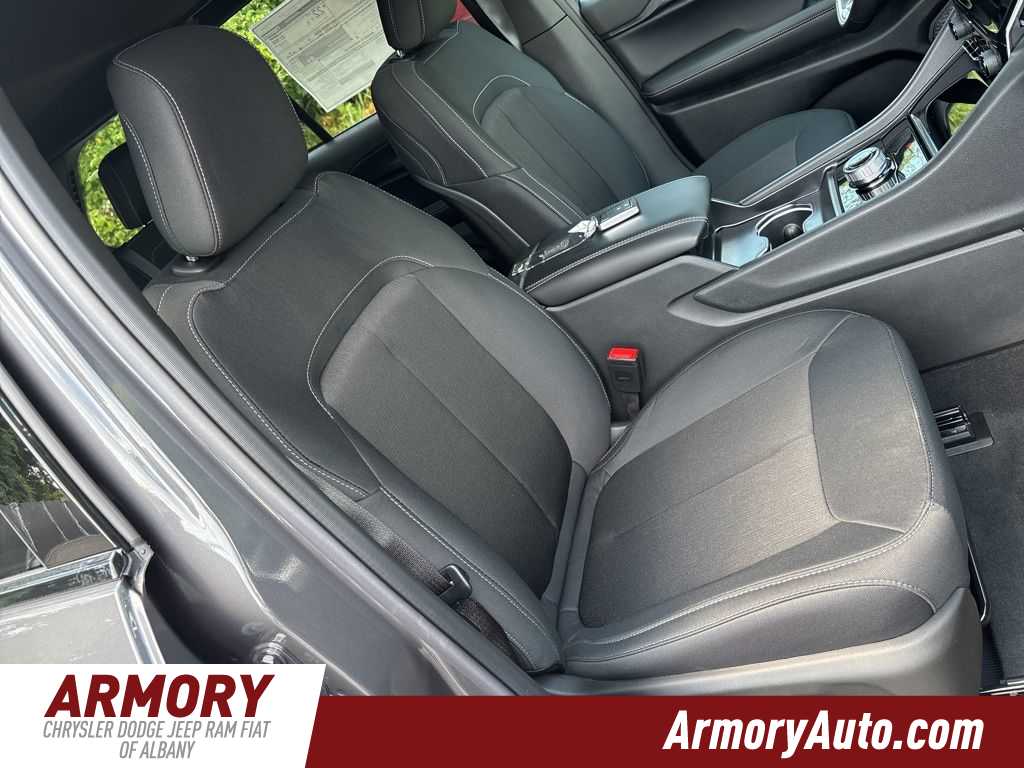 Thumbnail: 2025 Jeep Grand Cherokee - 33