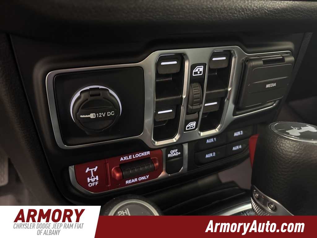 Thumbnail: 2025 Jeep Wrangler - 18