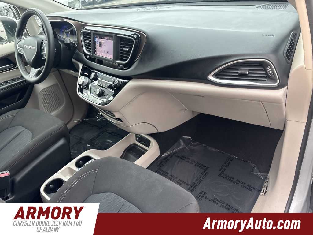 Thumbnail: 2022 Chrysler Voyager - 31