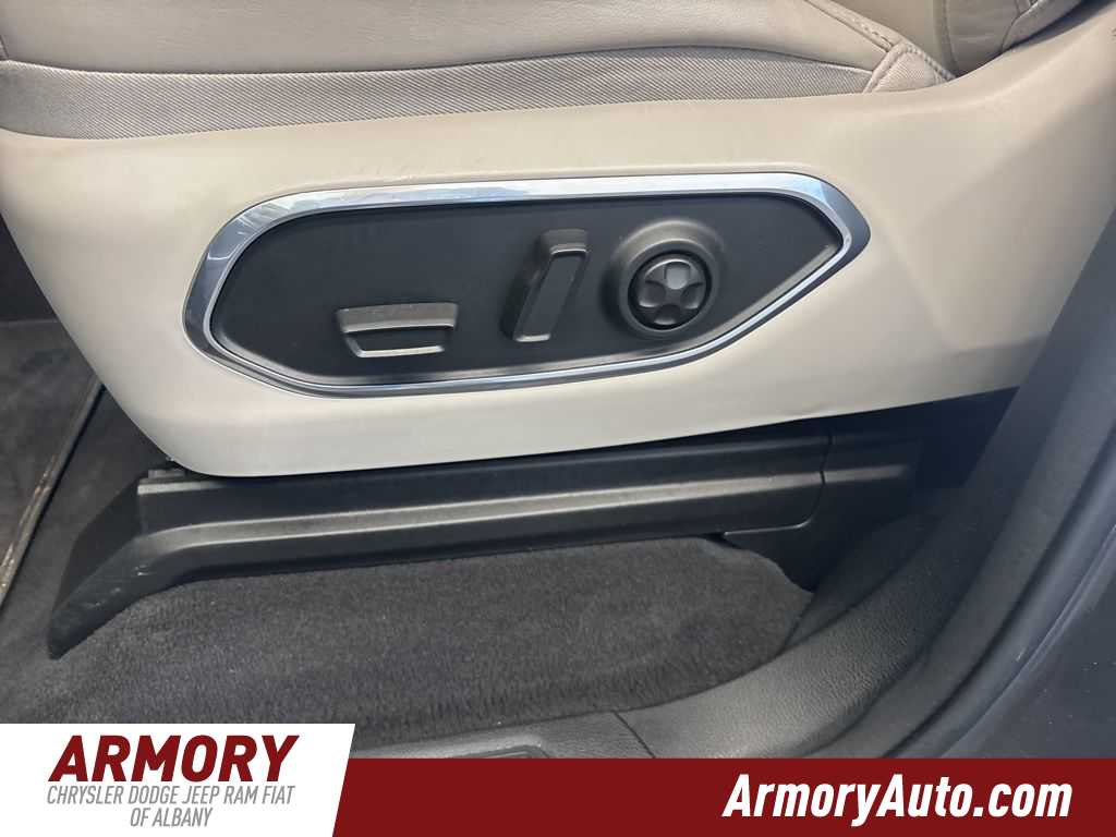 Thumbnail: 2023 Jeep Wagoneer - 11