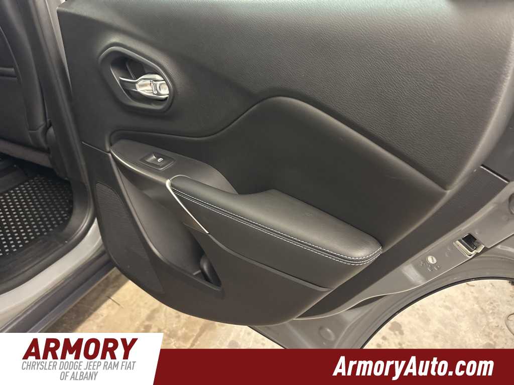 Thumbnail: 2020 Jeep Cherokee - 28