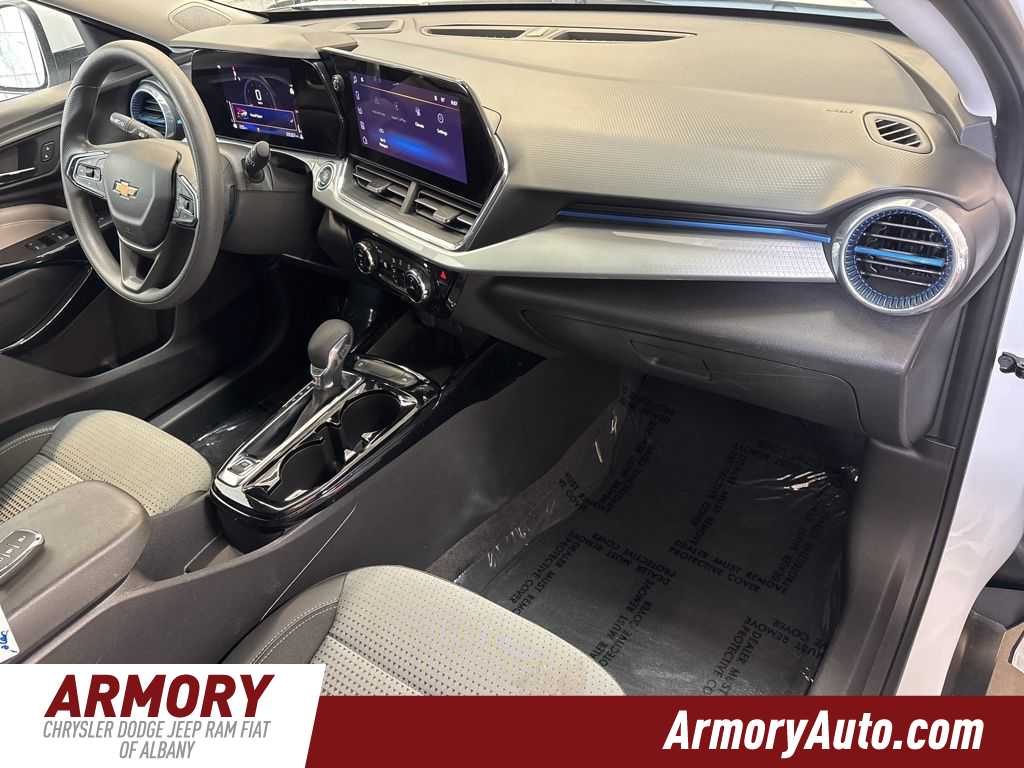 Thumbnail: 2025 Chevrolet Trax - 39