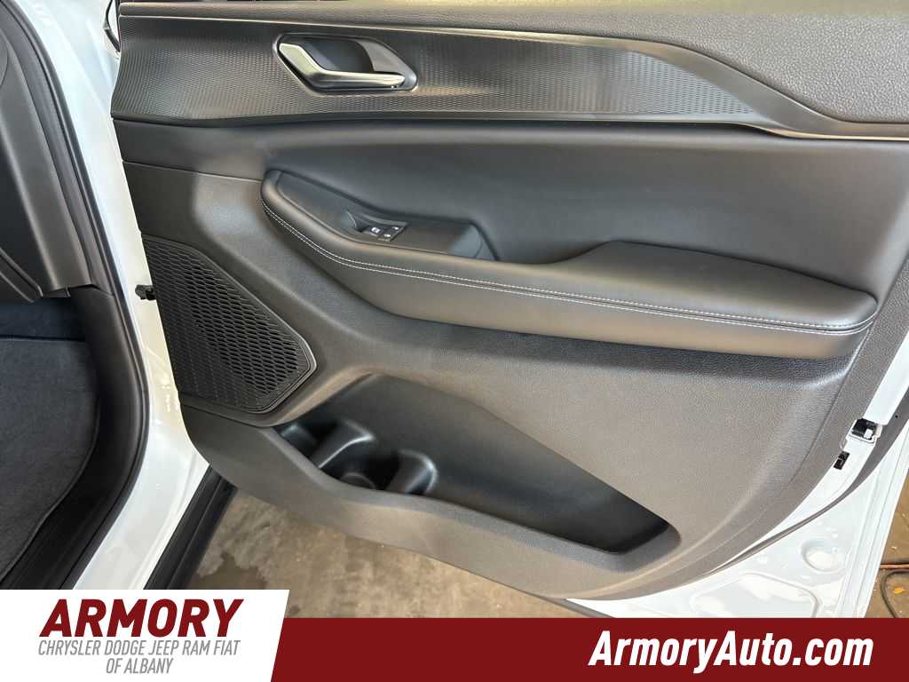 Thumbnail: 2025 Jeep Grand Cherokee - 33