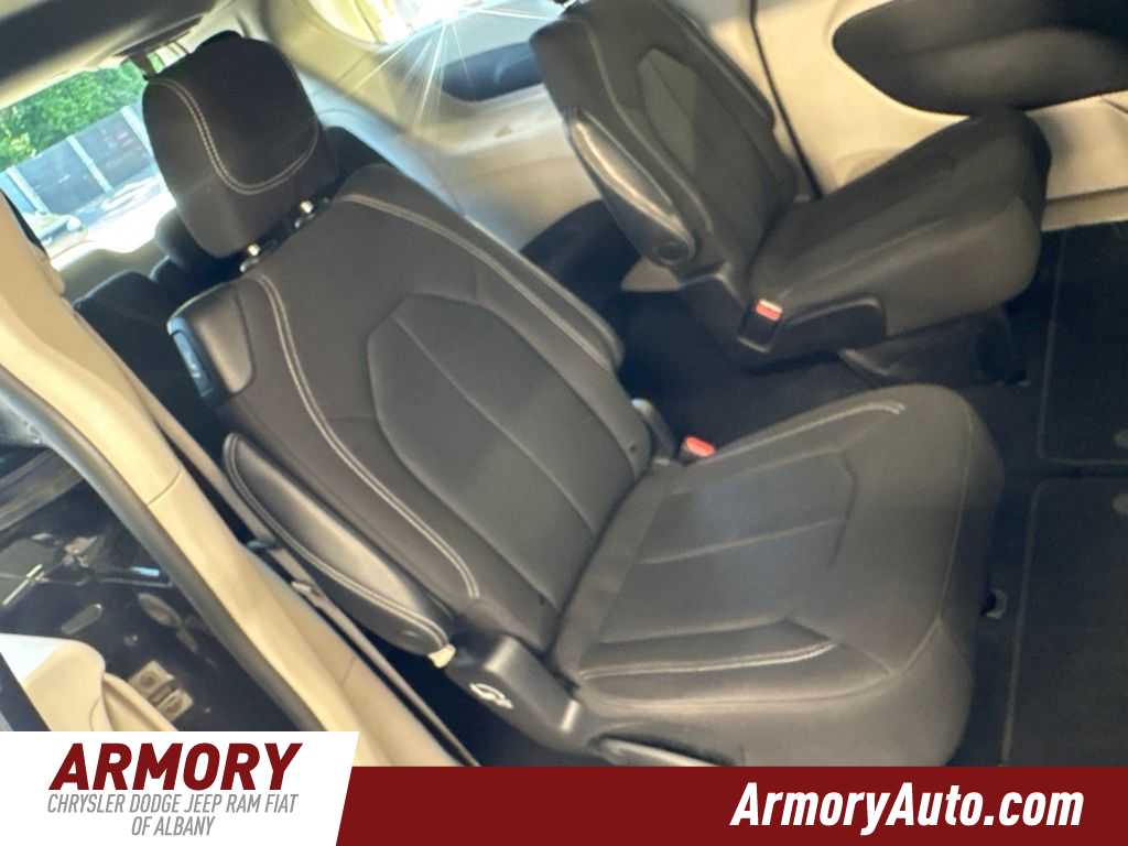 Thumbnail: 2022 Chrysler Voyager - 34
