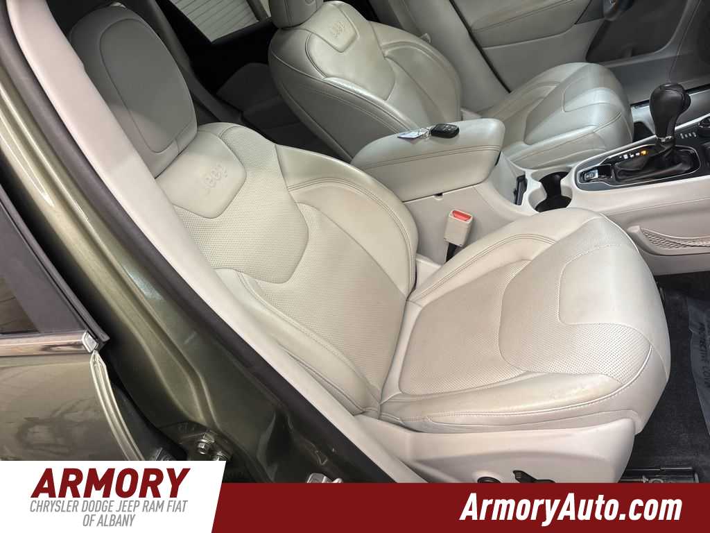 Thumbnail: 2019 Jeep Cherokee - 41