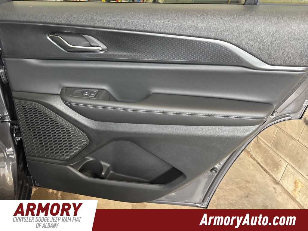 Thumbnail: 2025 Jeep Grand Cherokee L - 30