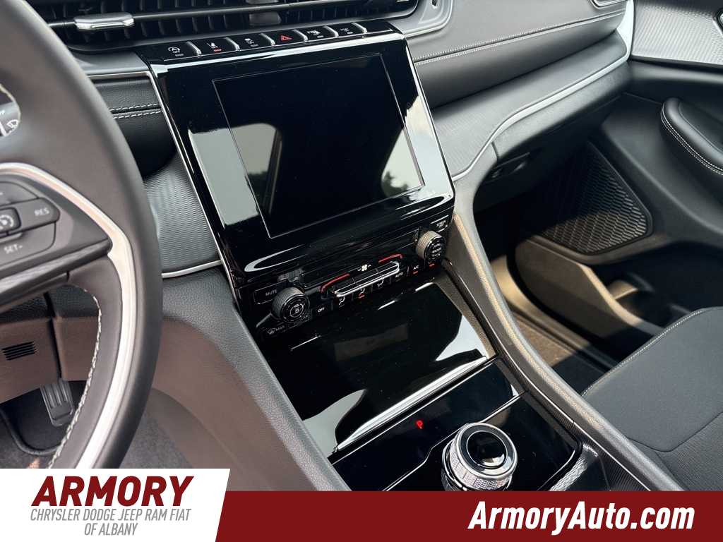 Thumbnail: 2025 Jeep Grand Cherokee - 17