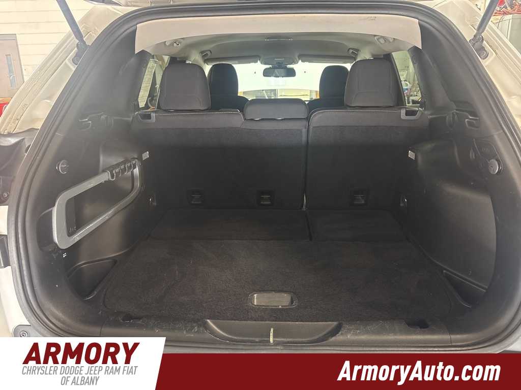 Thumbnail: 2017 Jeep Cherokee - 27