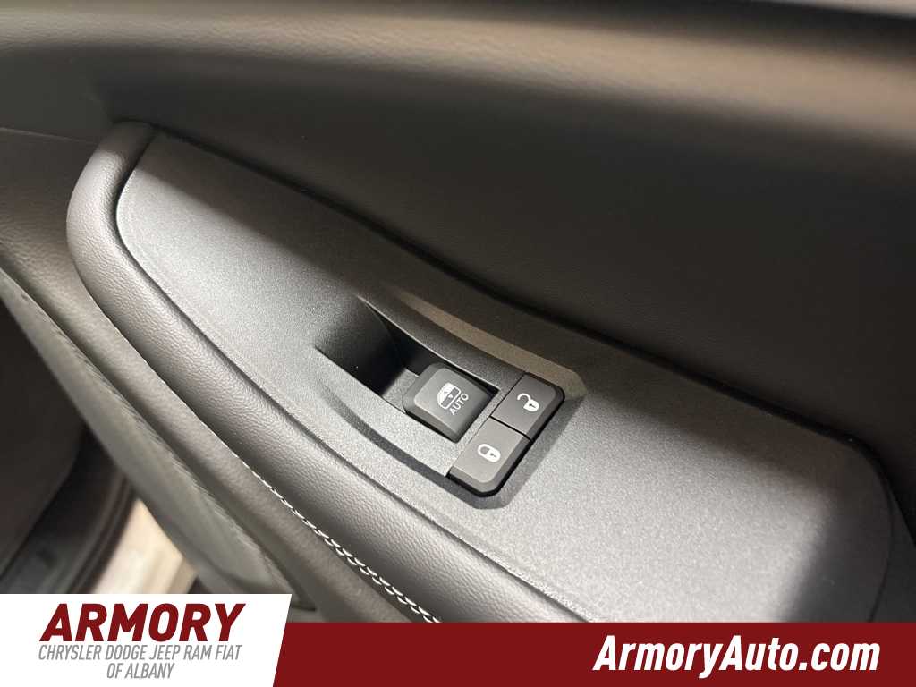 Thumbnail: 2025 Jeep Grand Cherokee - 37