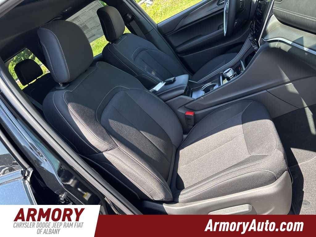 Thumbnail: 2025 Jeep Grand Cherokee - 28