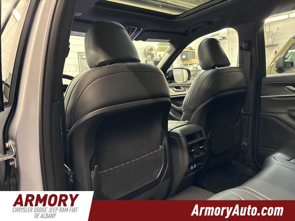 Thumbnail: 2025 Jeep Grand Cherokee - 27