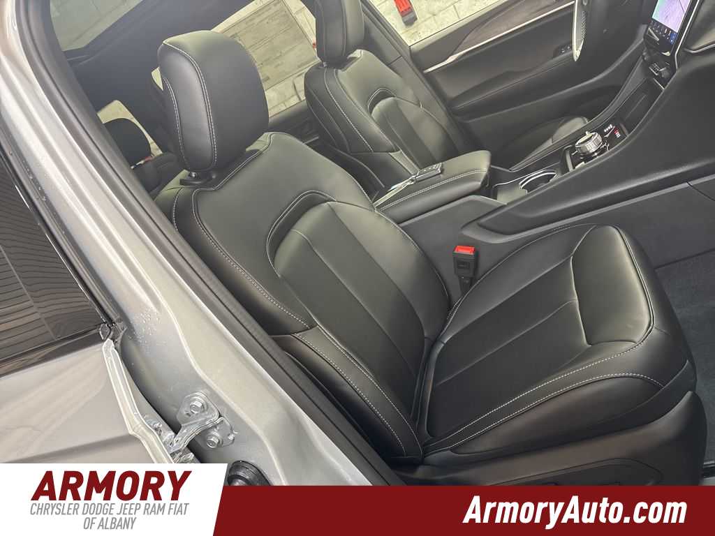 Thumbnail: 2025 Jeep Grand Cherokee - 38