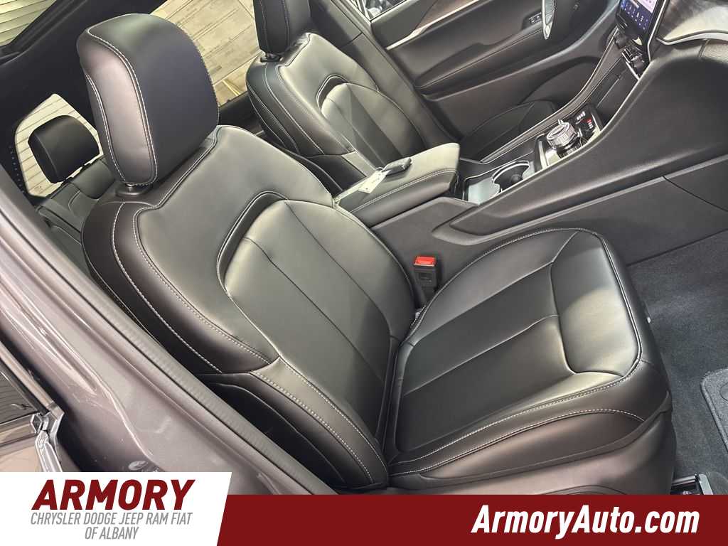 Thumbnail: 2025 Jeep Grand Cherokee - 40