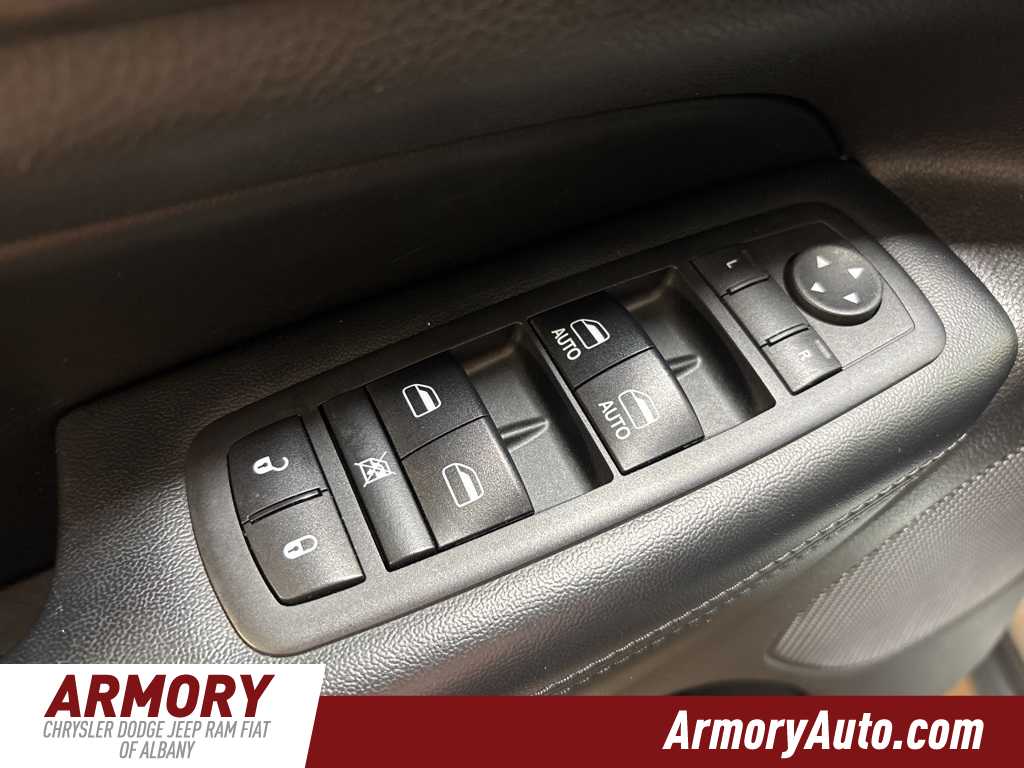 Thumbnail: 2017 Jeep Grand Cherokee - 8