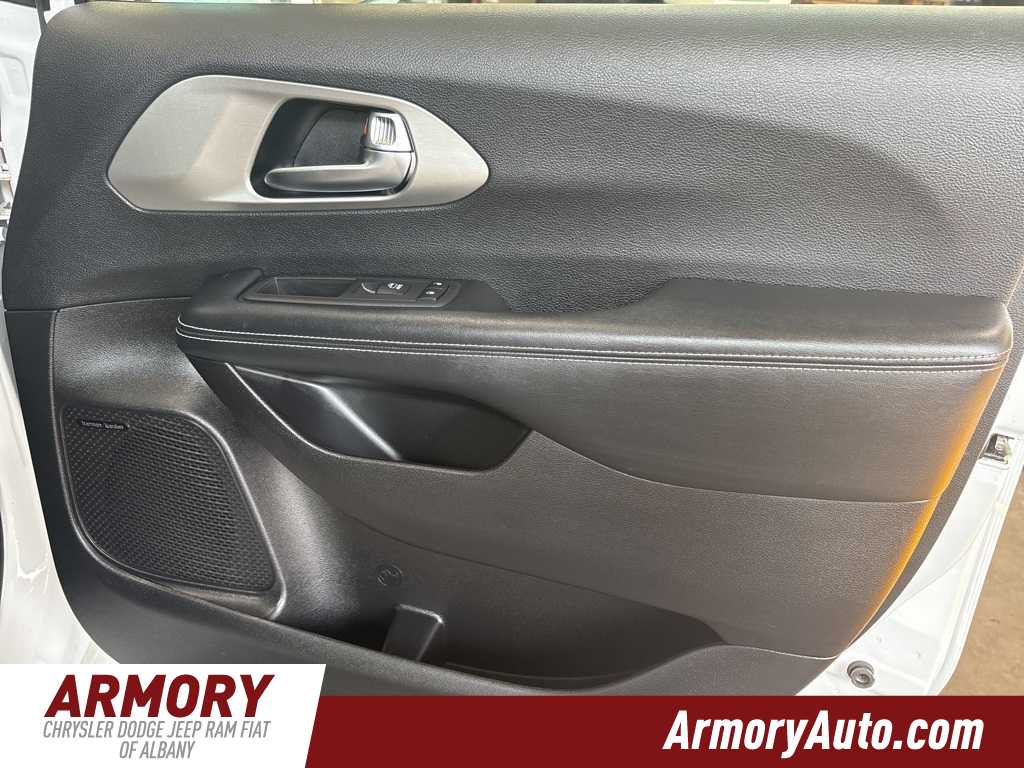 Thumbnail: 2022 Chrysler Pacifica - 47