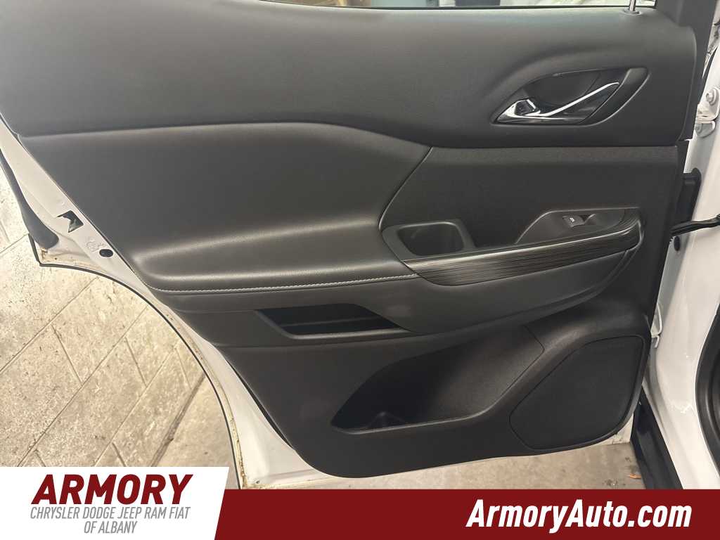 Thumbnail: 2023 GMC Acadia - 24