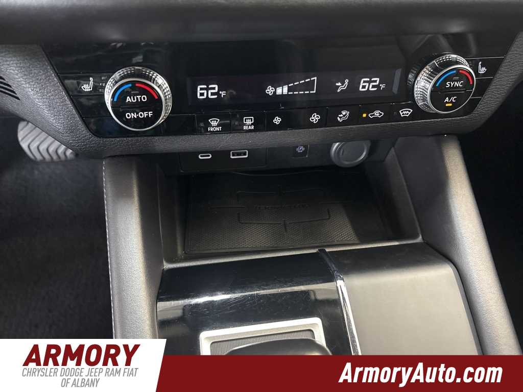 Thumbnail: 2022 Mitsubishi Outlander - 22