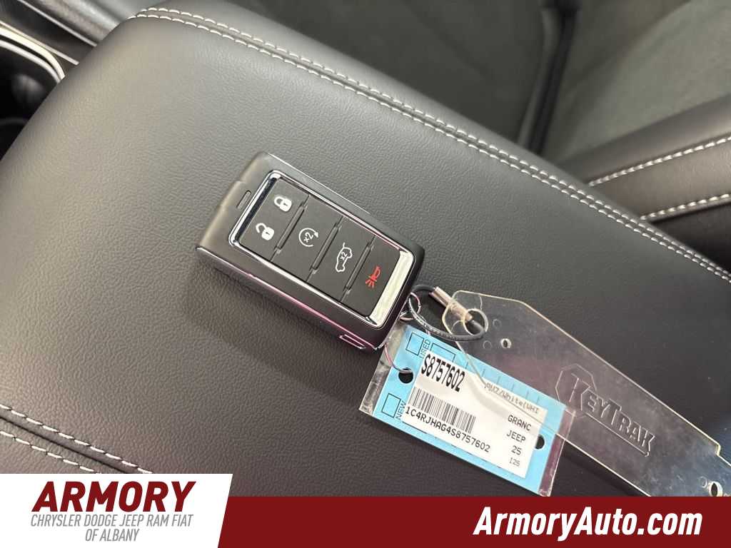 Thumbnail: 2025 Jeep Grand Cherokee - 19