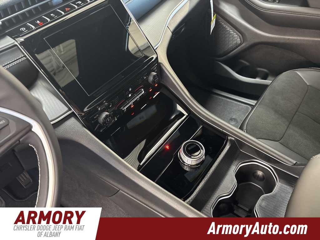 Thumbnail: 2025 Jeep Grand Cherokee L - 17