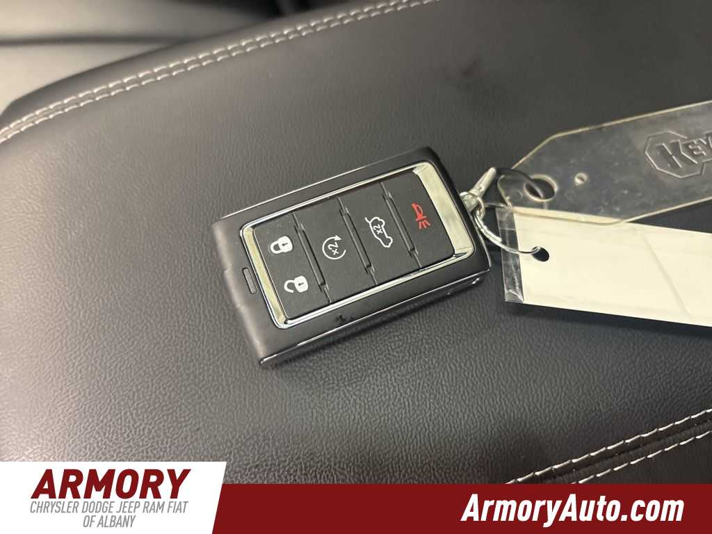 Thumbnail: 2025 Jeep Grand Cherokee - 23