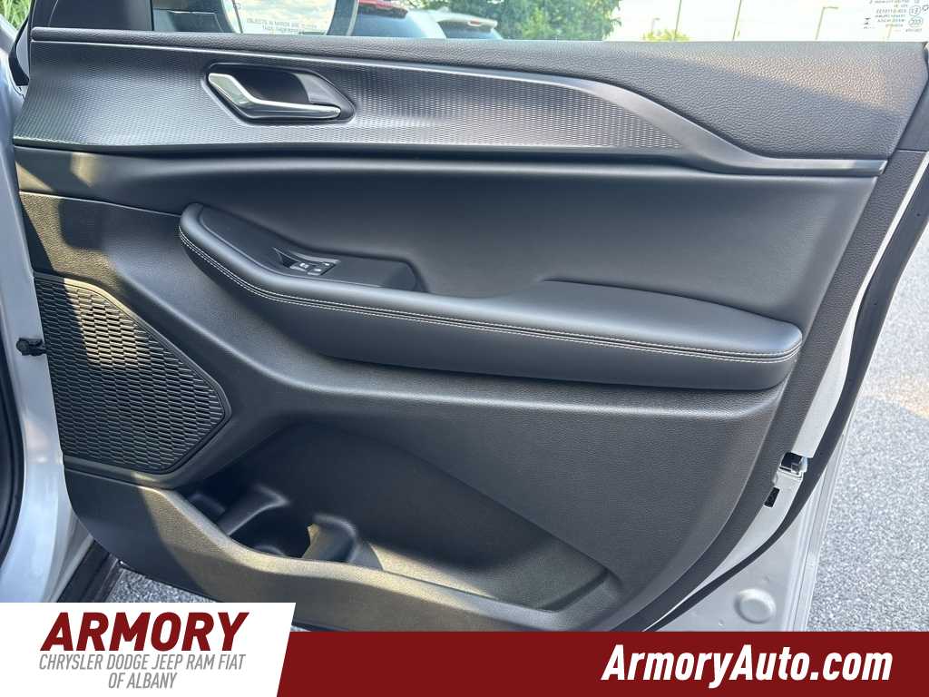 Thumbnail: 2025 Jeep Grand Cherokee - 25