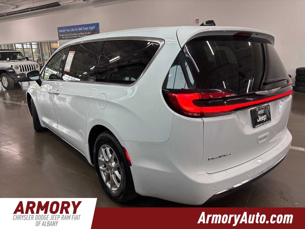 2023 Chrysler Pacifica Touring L 6
