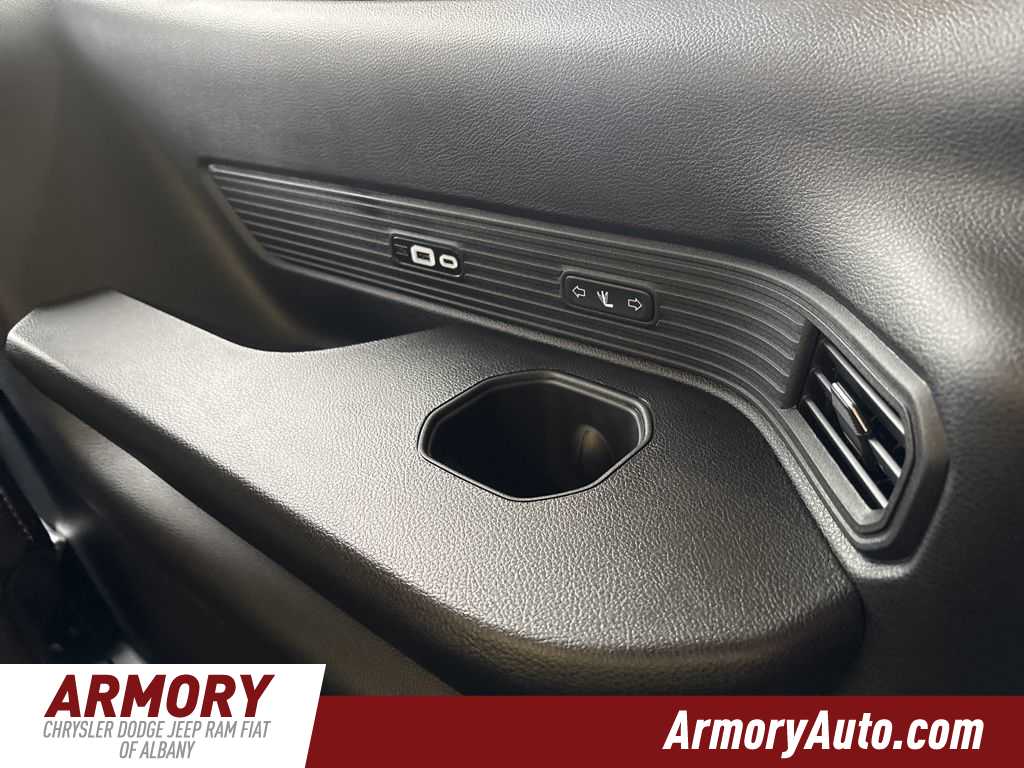 Thumbnail: 2026 Jeep Grand Wagoneer - 33