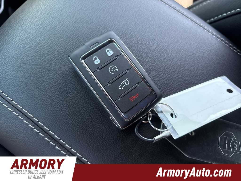 Thumbnail: 2025 Jeep Grand Cherokee - 18