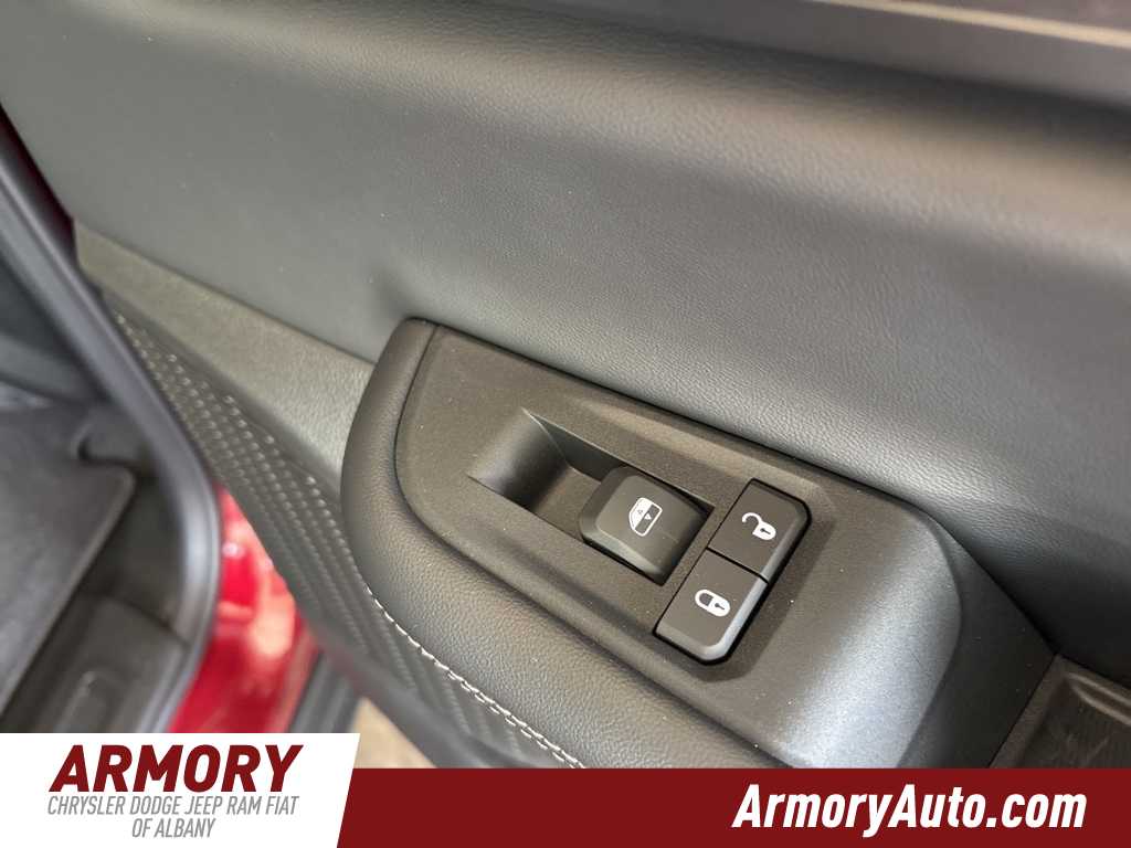 Thumbnail: 2025 Jeep Grand Cherokee - 32