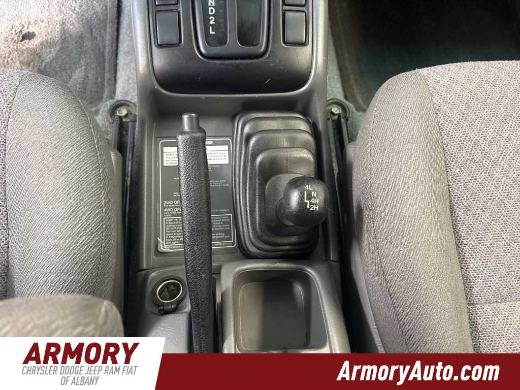 Thumbnail: 2003 Chevrolet Tracker - 21