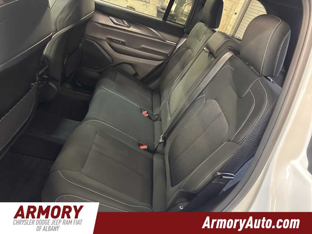 Thumbnail: 2025 Jeep Grand Cherokee - 29