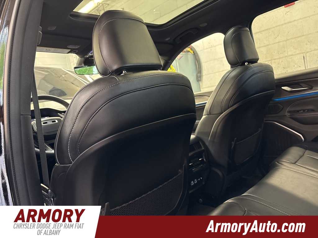 Thumbnail: 2023 Jeep Grand Cherokee - 32