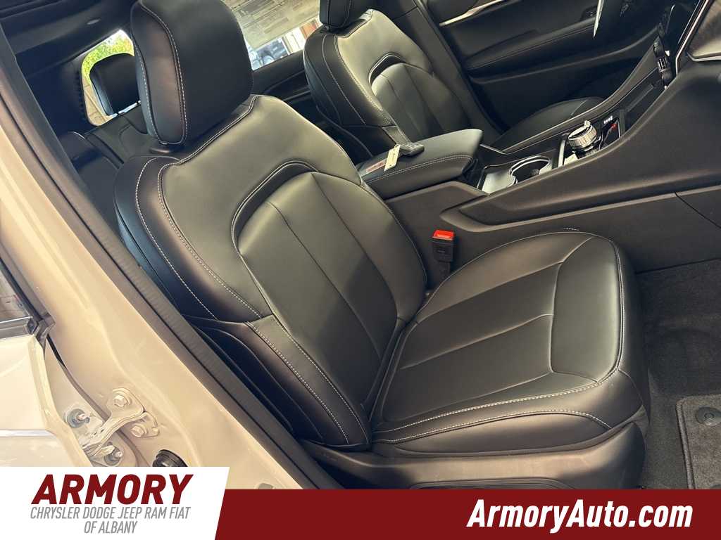 Thumbnail: 2025 Jeep Grand Cherokee - 39