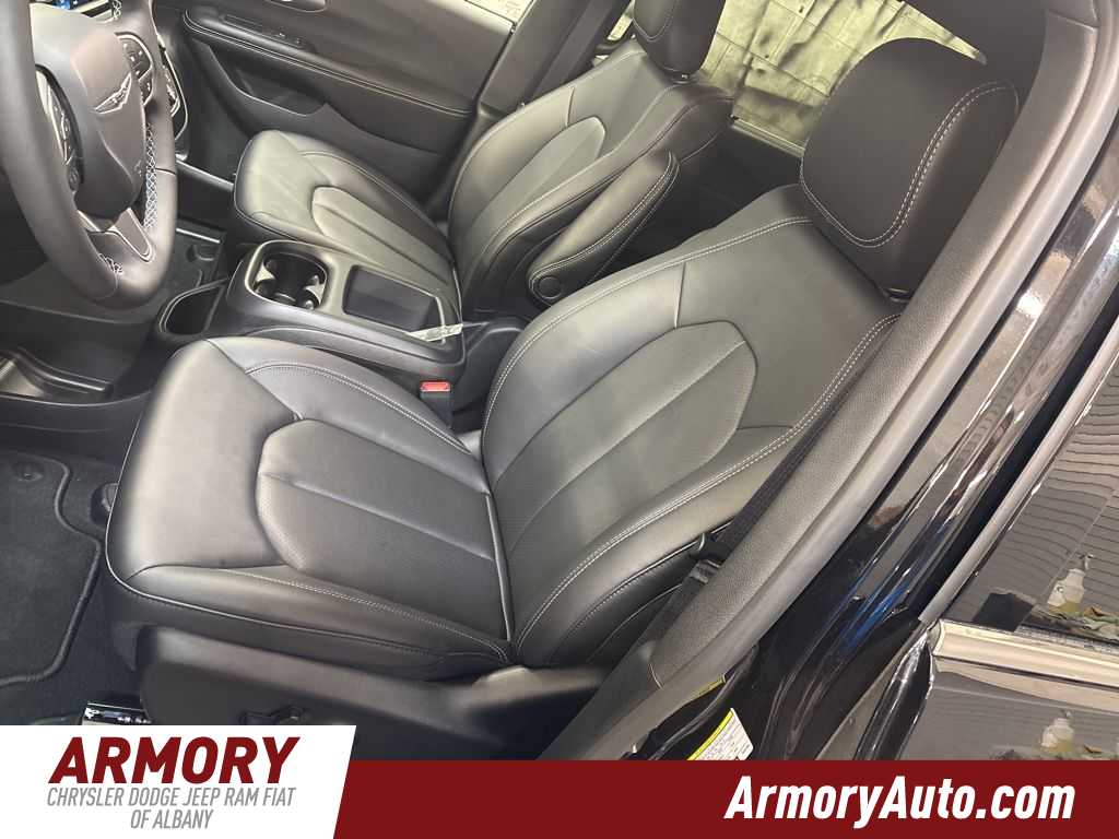 Thumbnail: 2026 Chrysler Pacifica - 13