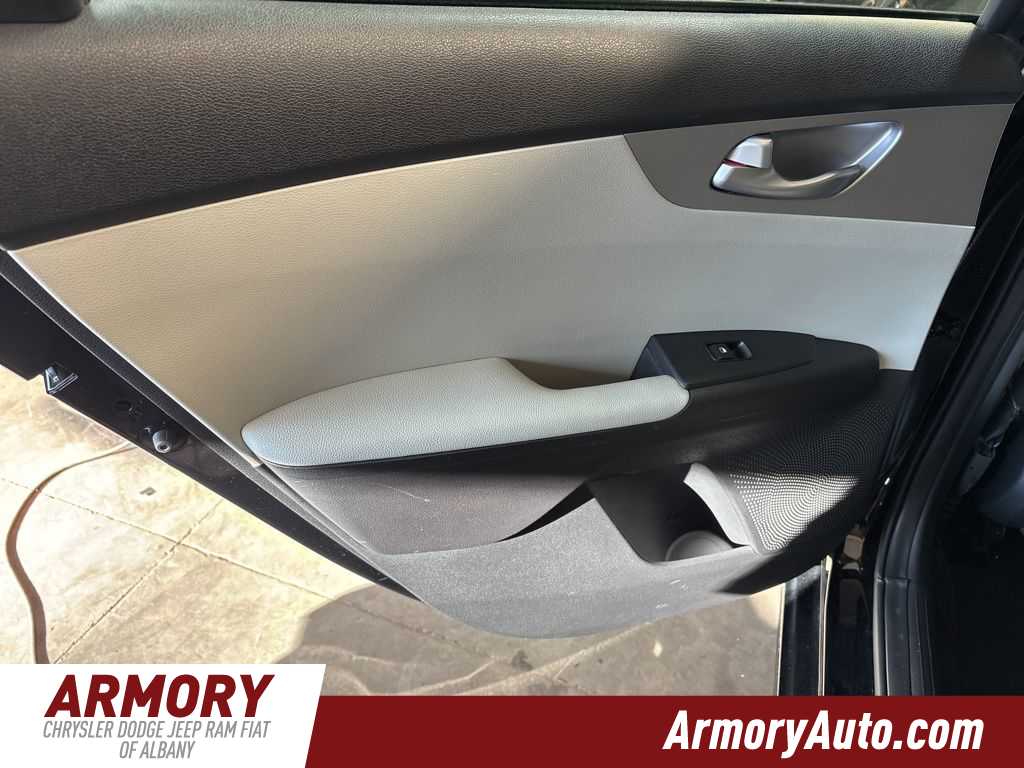 Thumbnail: 2023 Kia Forte - 23