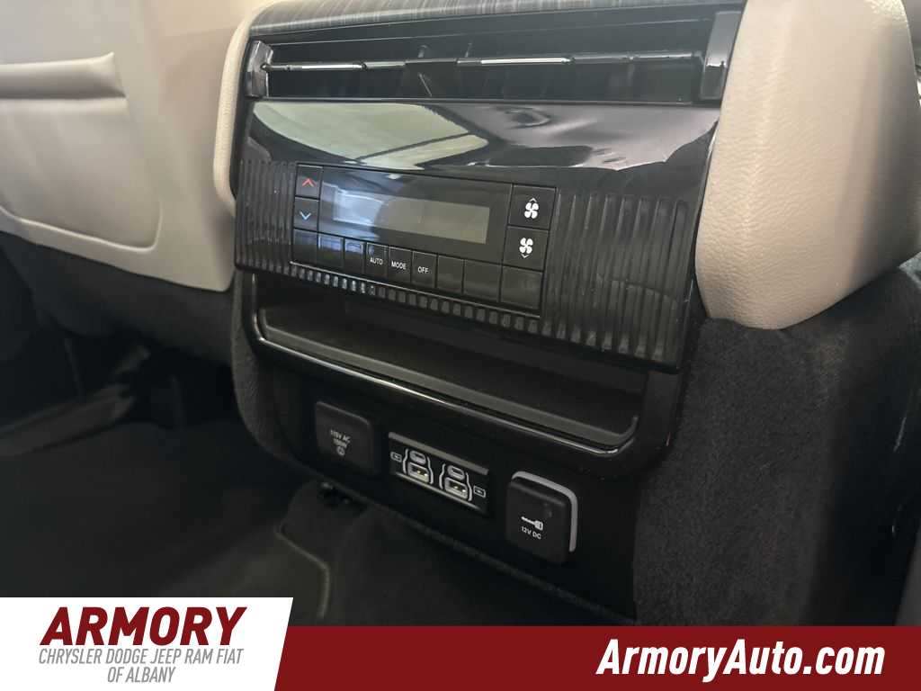 Thumbnail: 2023 Jeep Wagoneer - 40