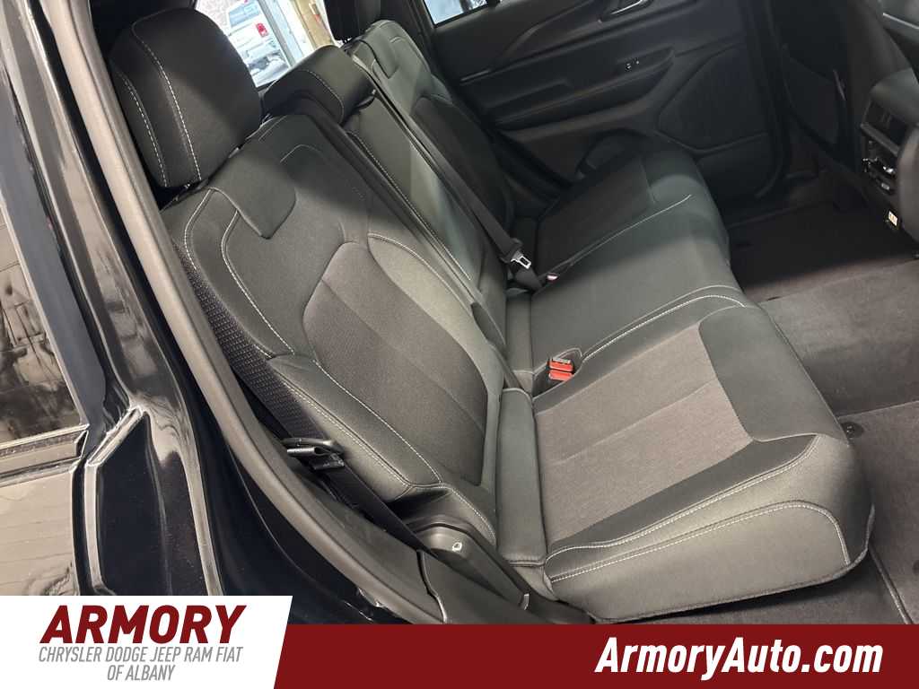 Thumbnail: 2026 Jeep Grand Cherokee - 34