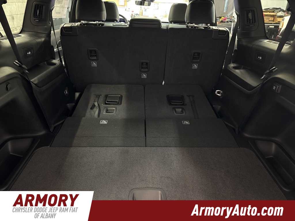 Thumbnail: 2025 Jeep Grand Cherokee L - 32