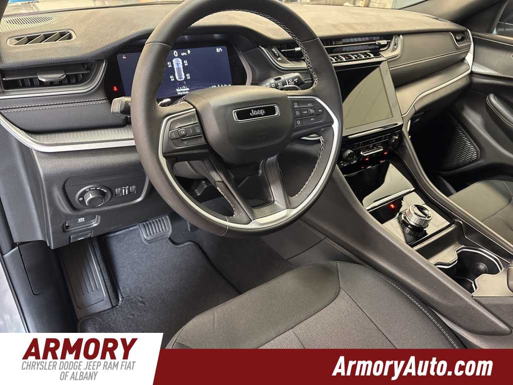 Thumbnail: 2025 Jeep Grand Cherokee - 9