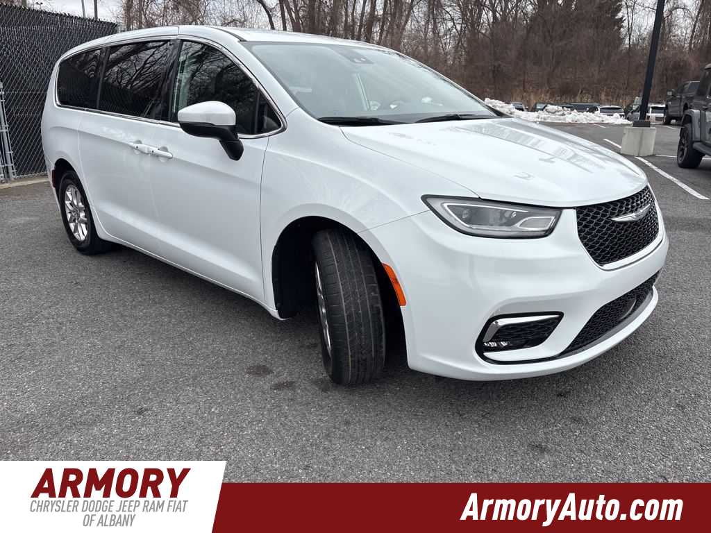 Thumbnail: 2023 Chrysler Pacifica - 3