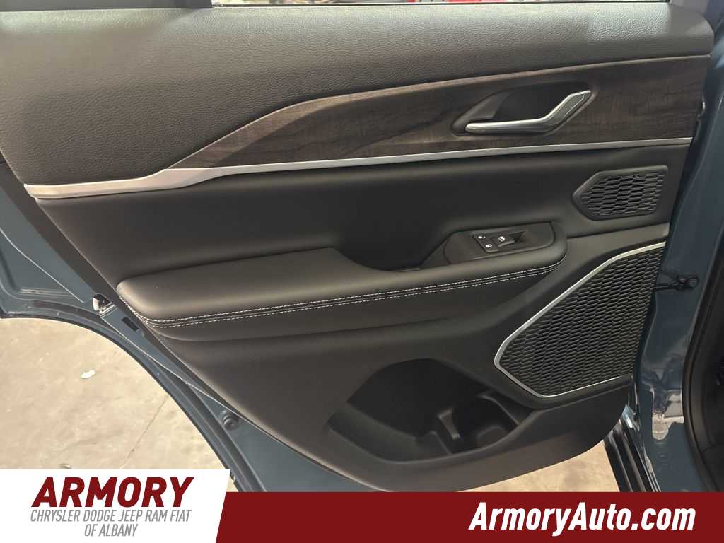 Thumbnail: 2026 Jeep Grand Cherokee - 23