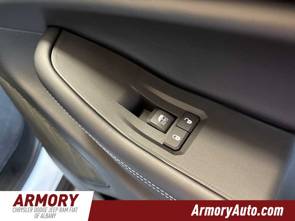 Thumbnail: 2025 Jeep Grand Cherokee L - 40