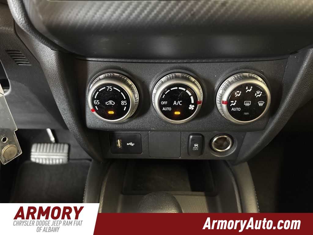 Thumbnail: 2024 Mitsubishi Outlander Sport - 19